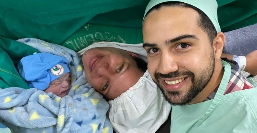 Mesmo com filho na UTI, mãe persiste e não desiste de amamentar